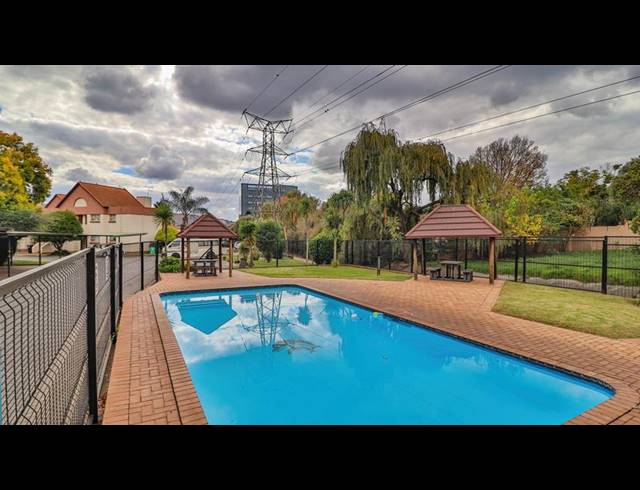 2 BEDROOM TOWNHOUSE FOR SALE IN BEDFORD GARDENS